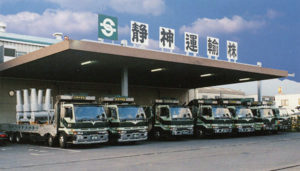 静神運輸　トラック群